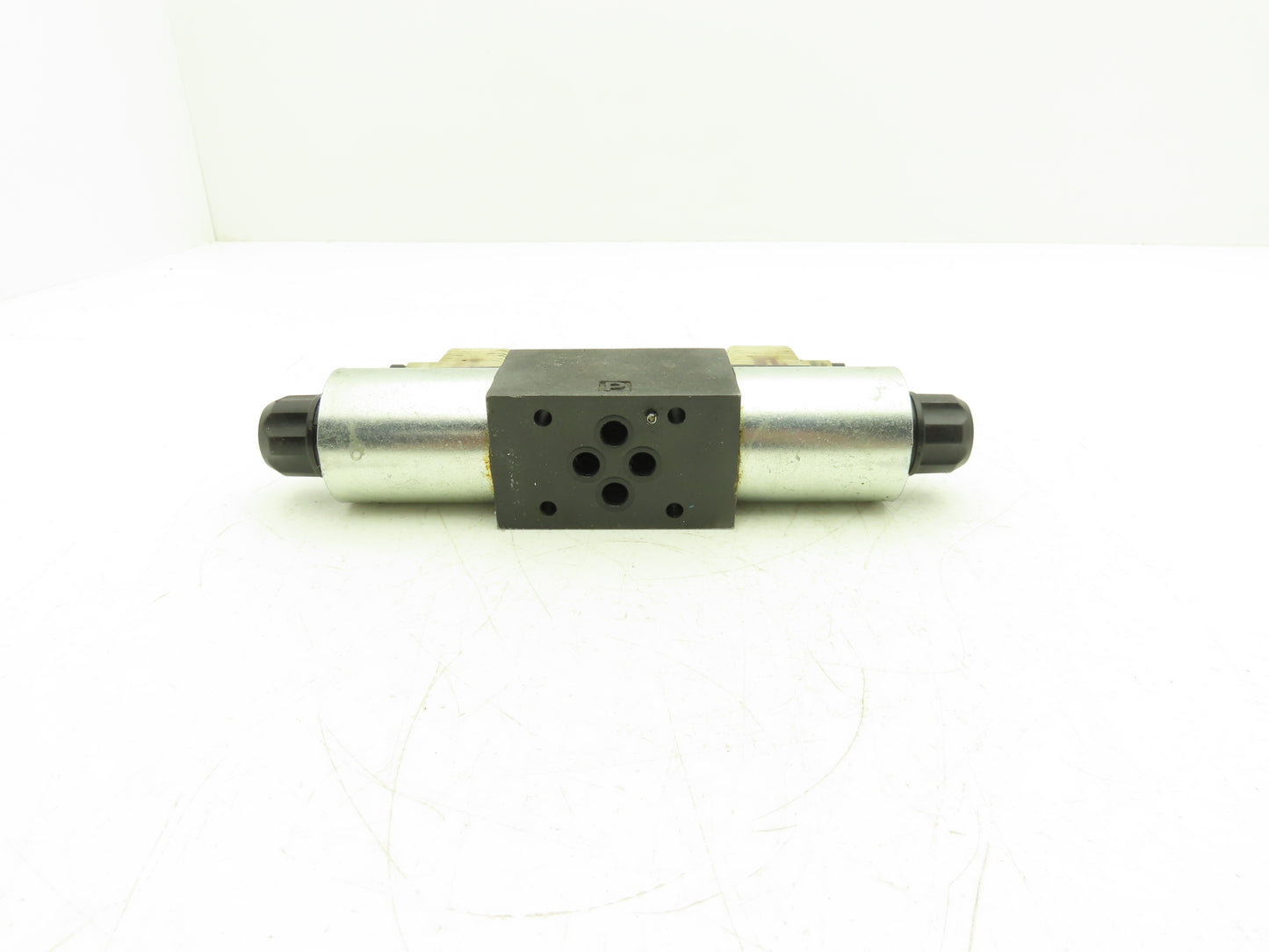 Parker D1VW020DNJW Hydraulic Directional Solenoid Valve 5000 PSI 24VDC