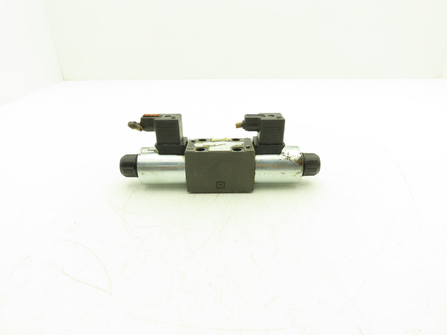 Parker D1VW004CNJW Hydraulic Directional Solenoid Valve 5000 PSI 24VDC