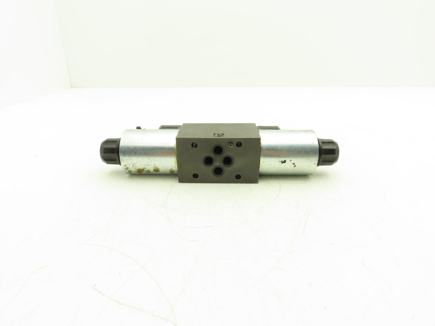 Parker D1VW004CNJW Hydraulic Directional Solenoid Valve 5000 PSI 24VDC