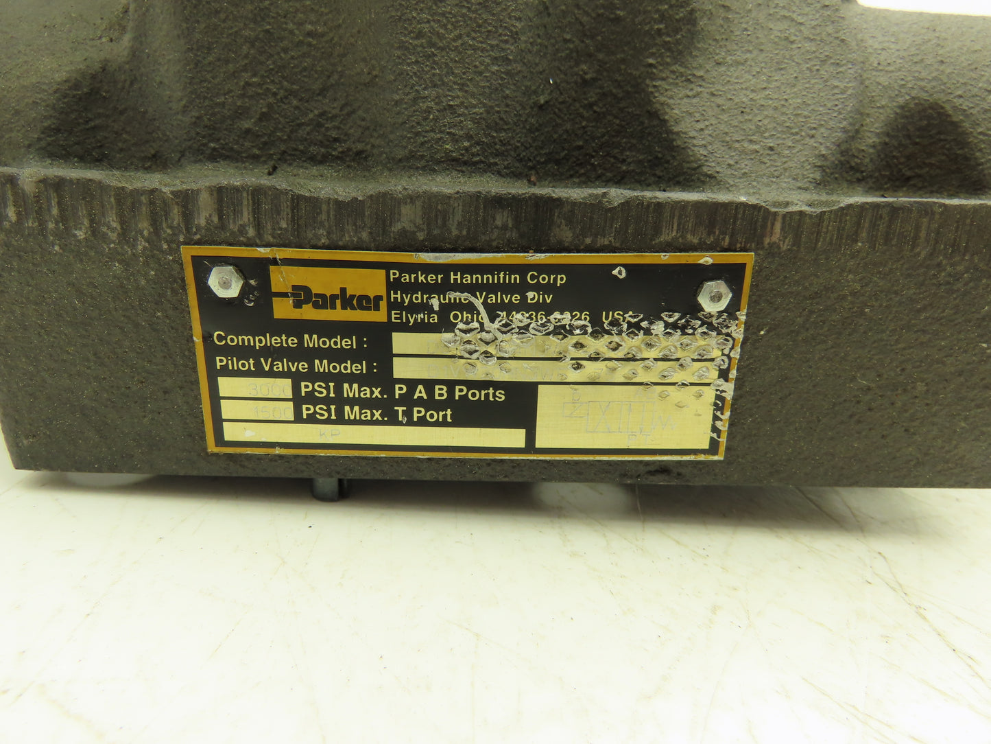 Parker D1VW20HNJWF-75 Hydraulic Directional Solenoid Valve D61VWB4NJWF-75 24VDC