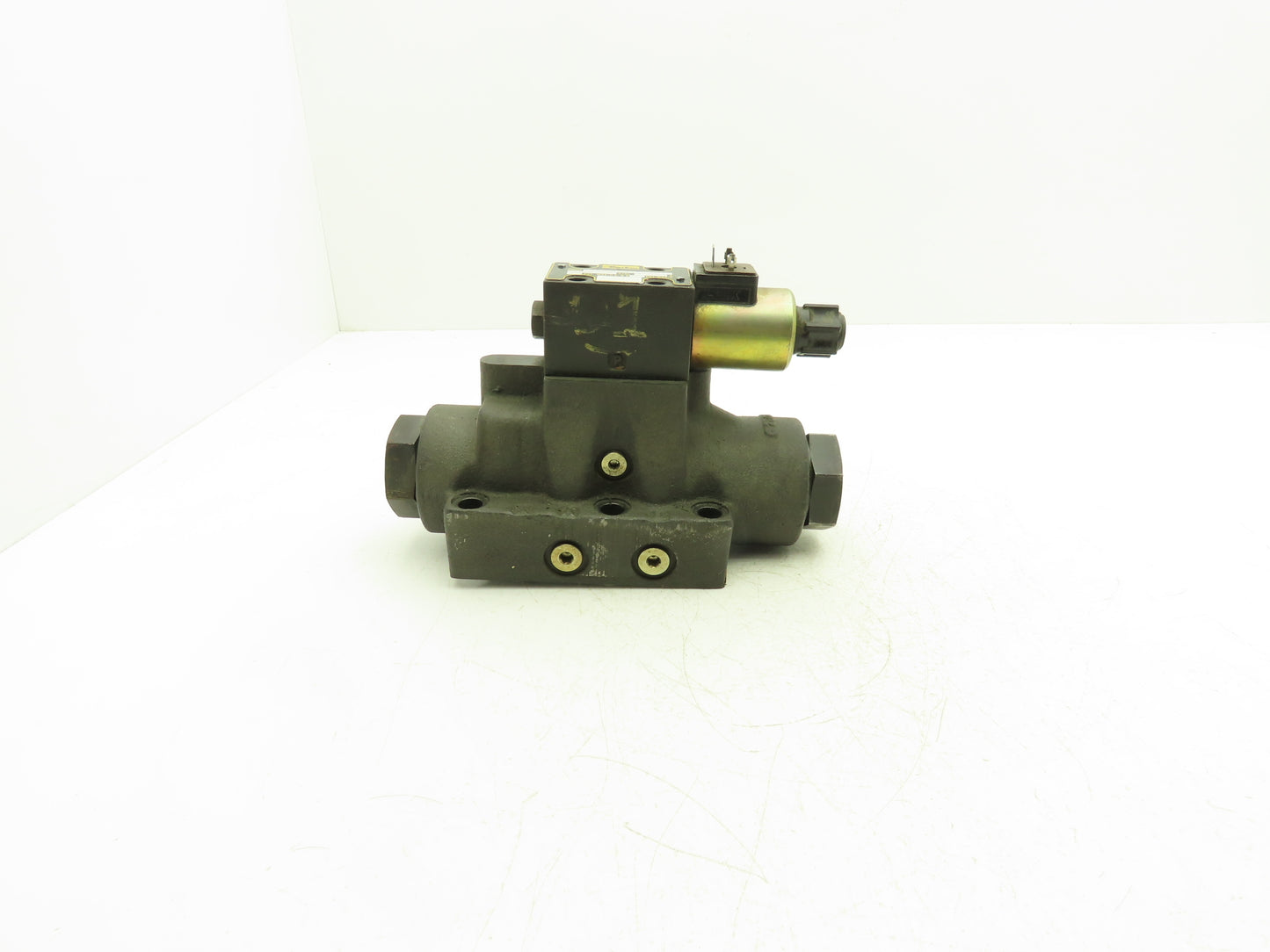 Parker D1VW20HNJWF-75 Hydraulic Directional Solenoid Valve D61VWB4NJWF-75 24VDC