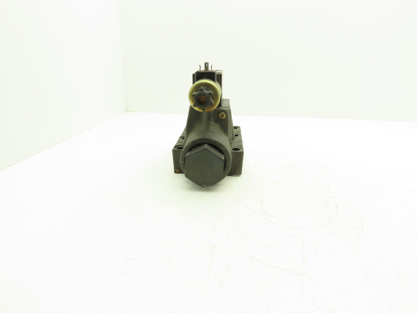 Parker D1VW20HNJWF-75 Hydraulic Directional Solenoid Valve D61VWB4NJWF-75 24VDC
