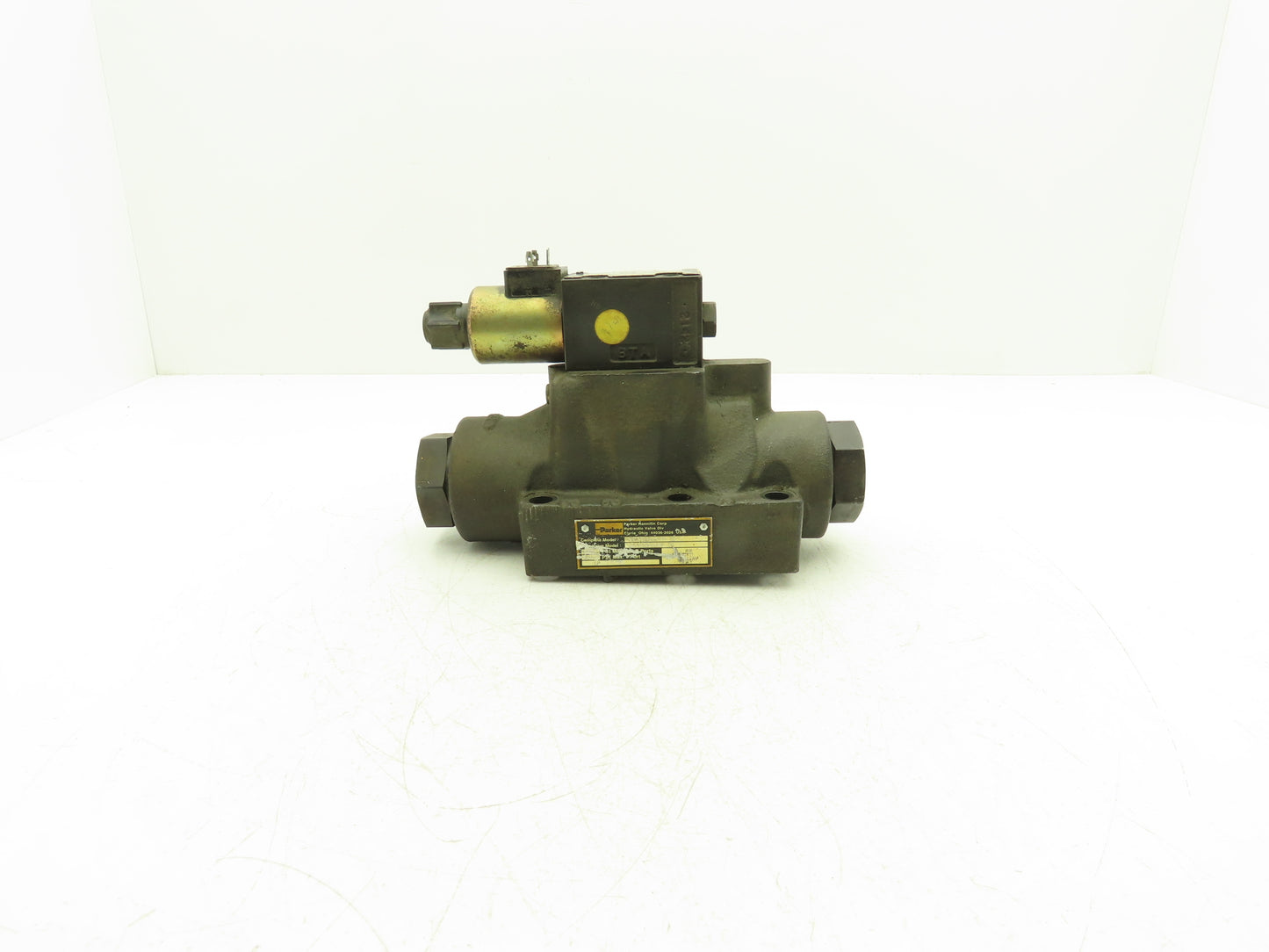 Parker D1VW20HNJWF-75 Hydraulic Directional Solenoid Valve D61VWB4NJWF-75 24VDC