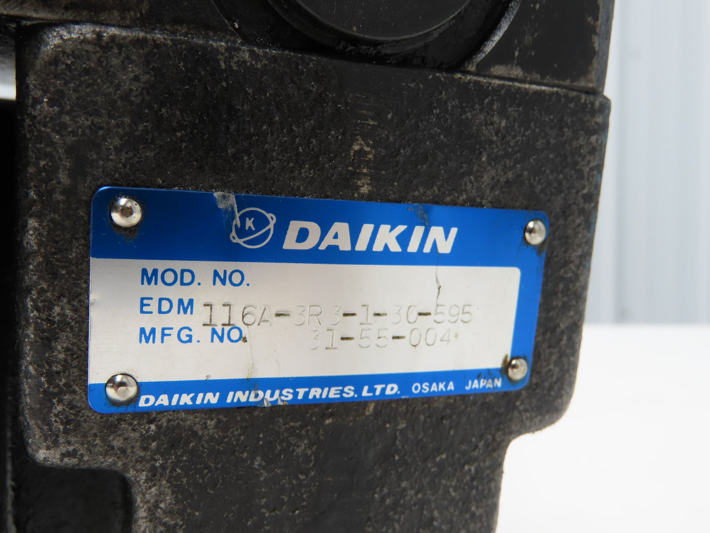 Daikin EDM 116A-3R3-1-30-595 Hydraulic Motor w/Solenoid Valve Control 110V