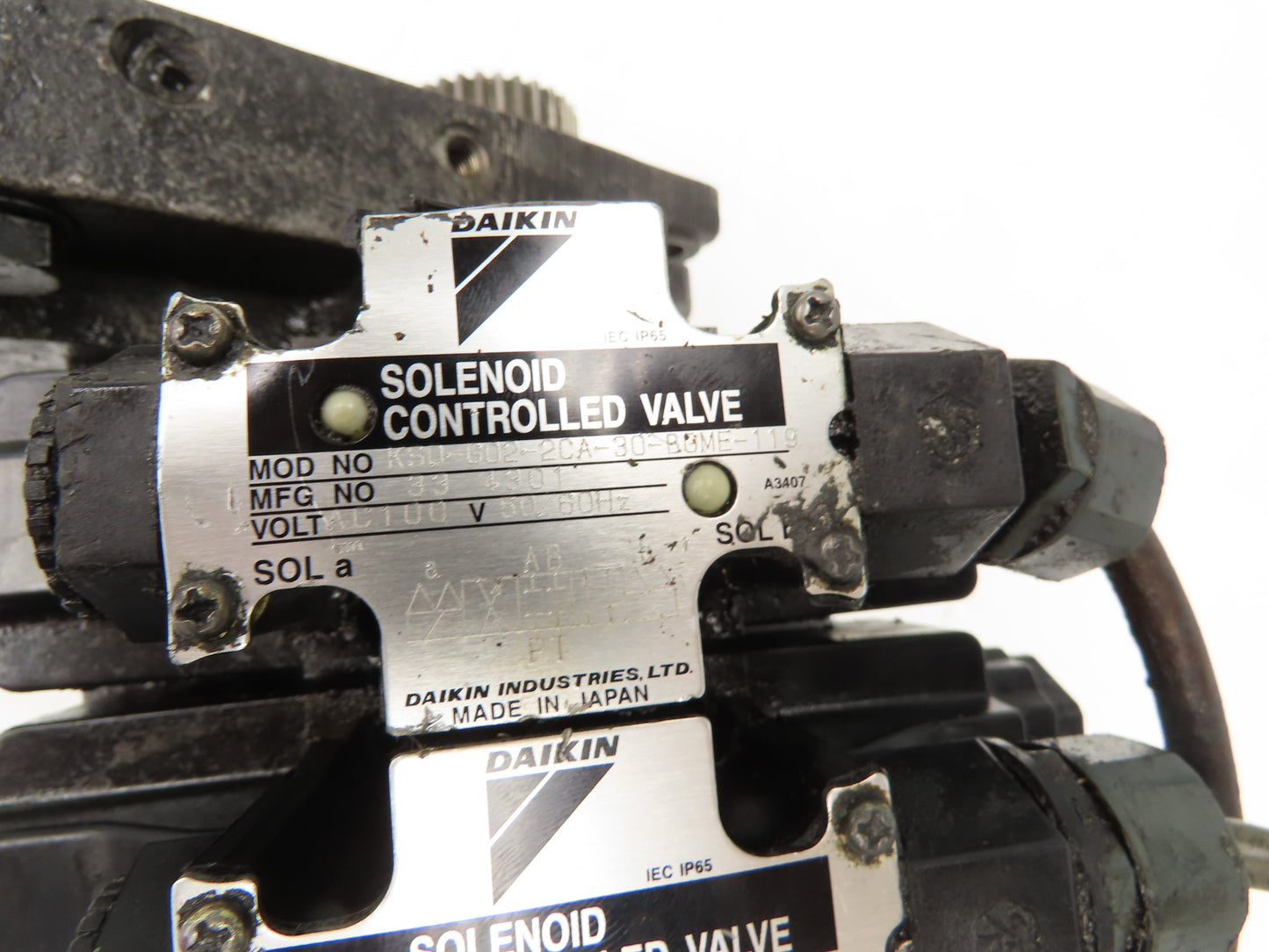 Daikin EDM 116A-3R3-1-30-595 Hydraulic Motor w/Solenoid Valve Control 110V