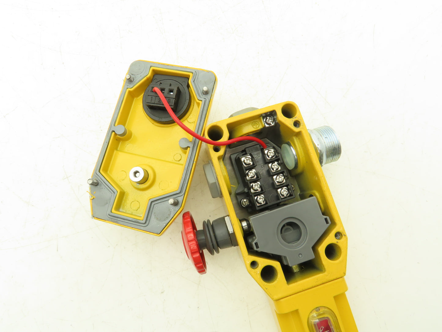 ABB LineStrong2 Rope Pull Grab Wire Safety Switch 240VAC E-Stop 2TLA050202R1332