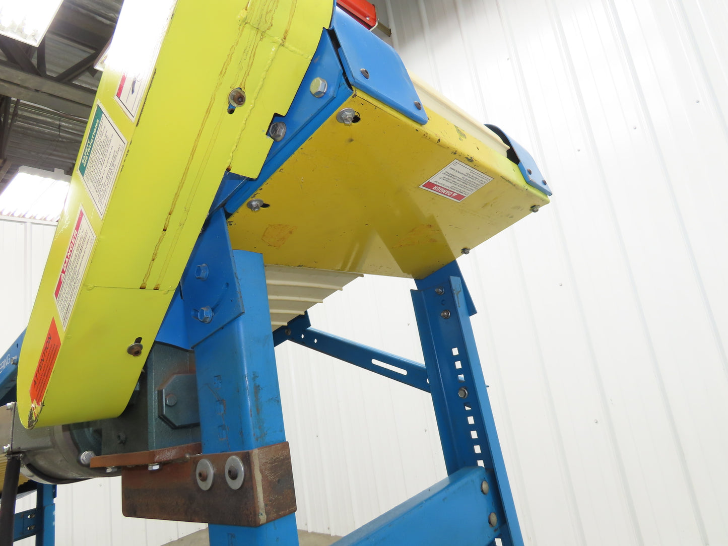 New London Engineering 21"x 10' Incline Conveyor 12" Cleated Belt .5Hp 3PH 25FPM