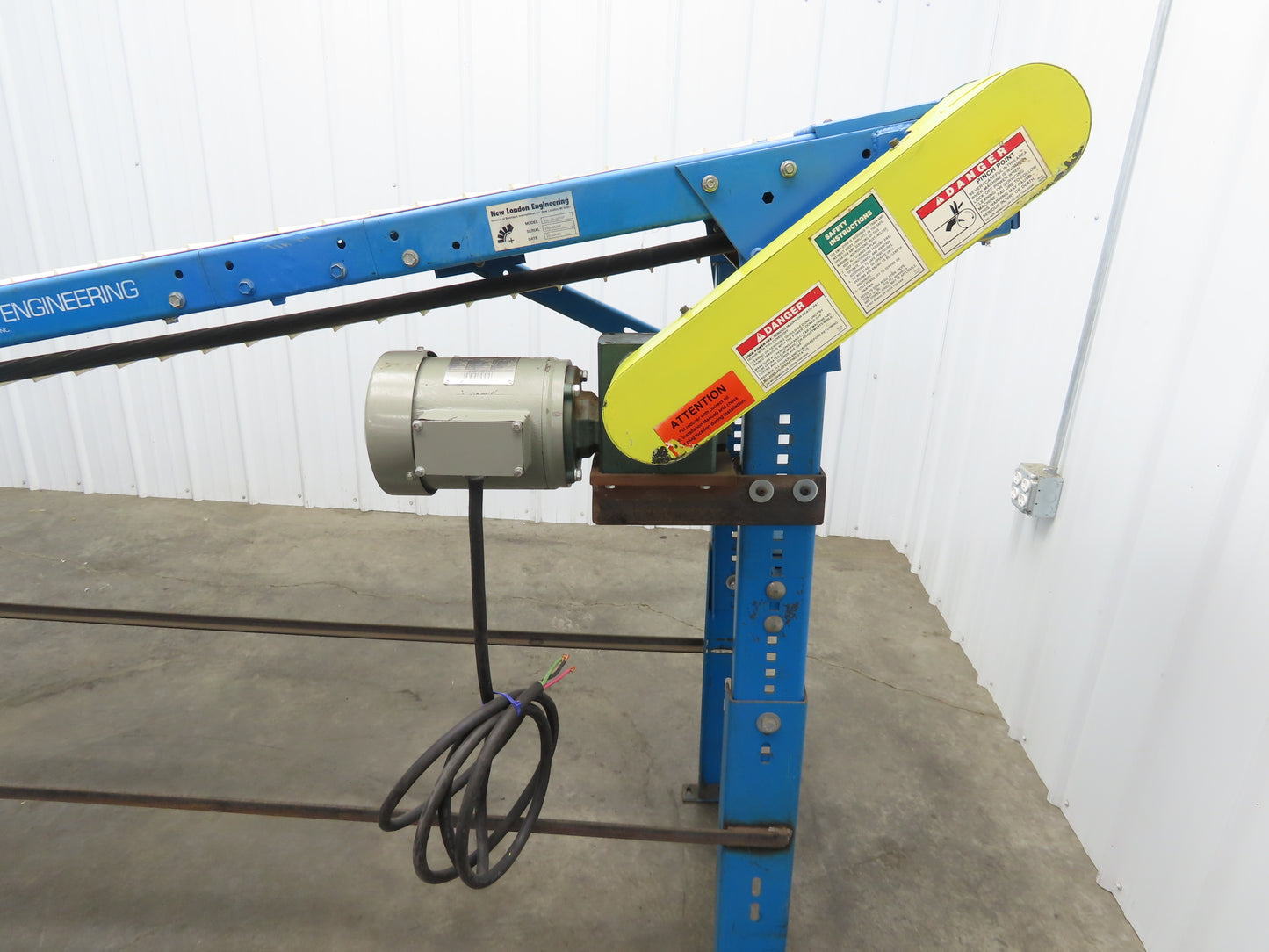 New London Engineering 21"x 10' Incline Conveyor 12" Cleated Belt .5Hp 3PH 25FPM