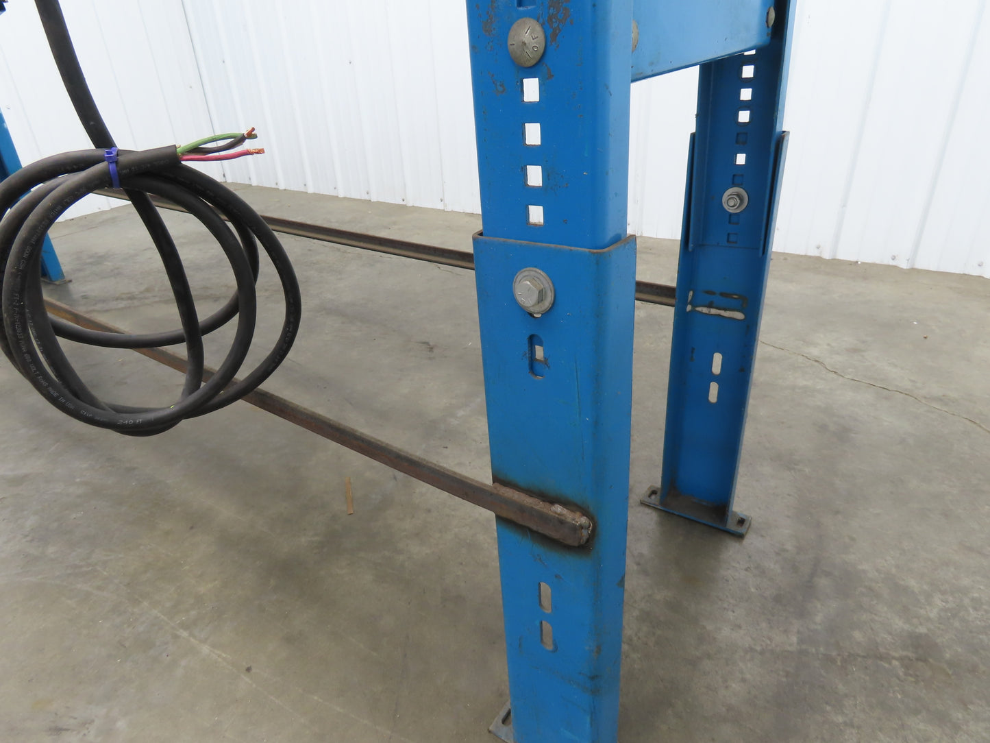 New London Engineering 21"x 10' Incline Conveyor 12" Cleated Belt .5Hp 3PH 25FPM