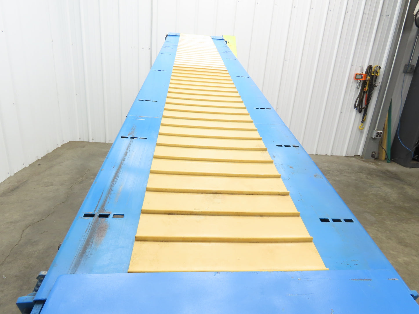 New London Engineering 21"x 10' Incline Conveyor 12" Cleated Belt .5Hp 3PH 25FPM