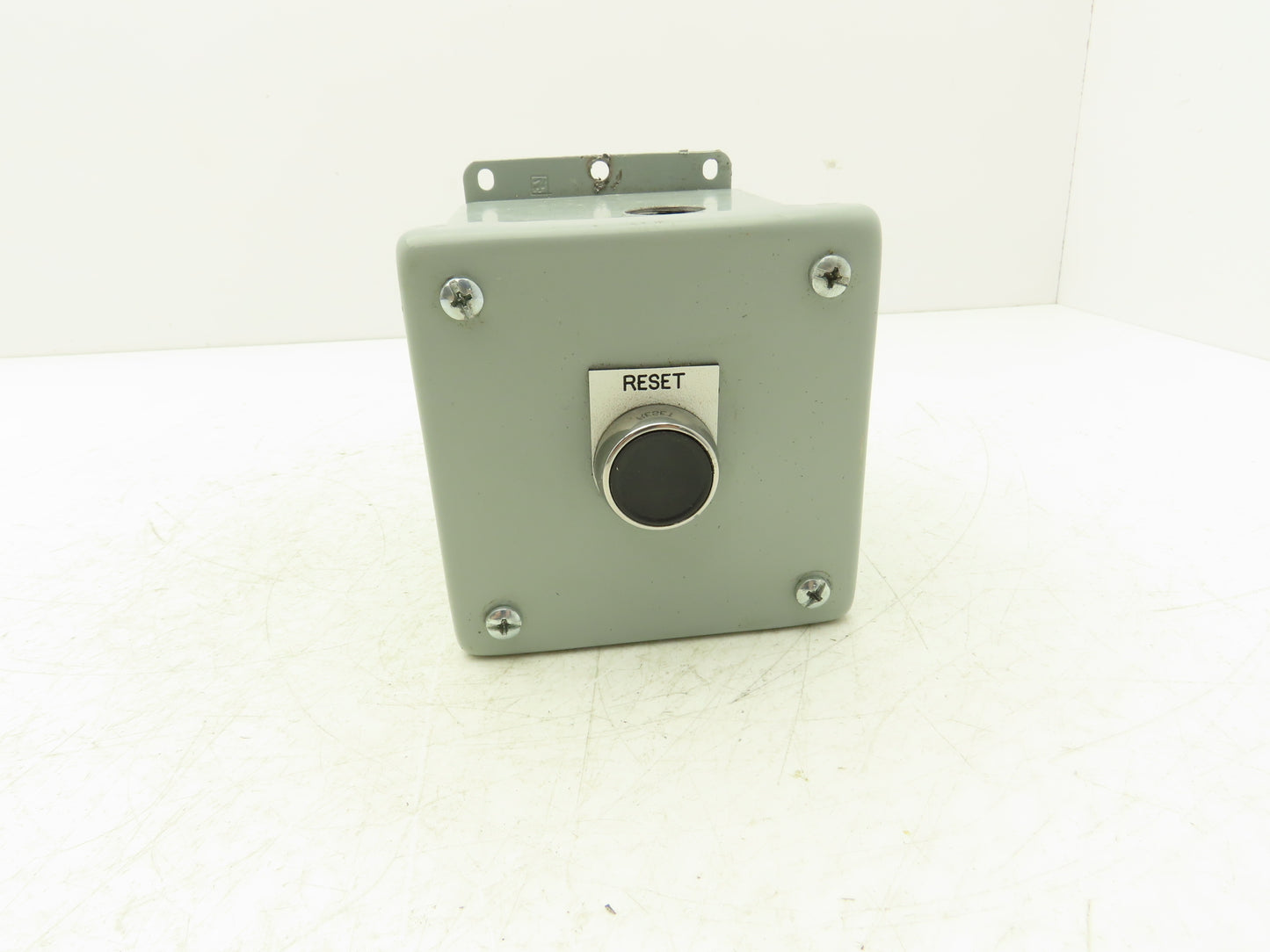 Hoffman E1PBXM Allen Bradley Push Button Enclosure With Momentary Reset Switch