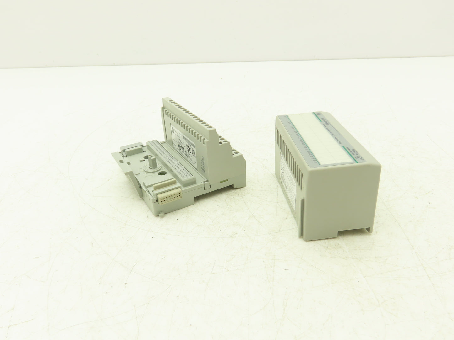 Allen-Bradley 1794-OB32P Output Module I/O 32 Point 24VDC Ser A W/Base 1794-TB32