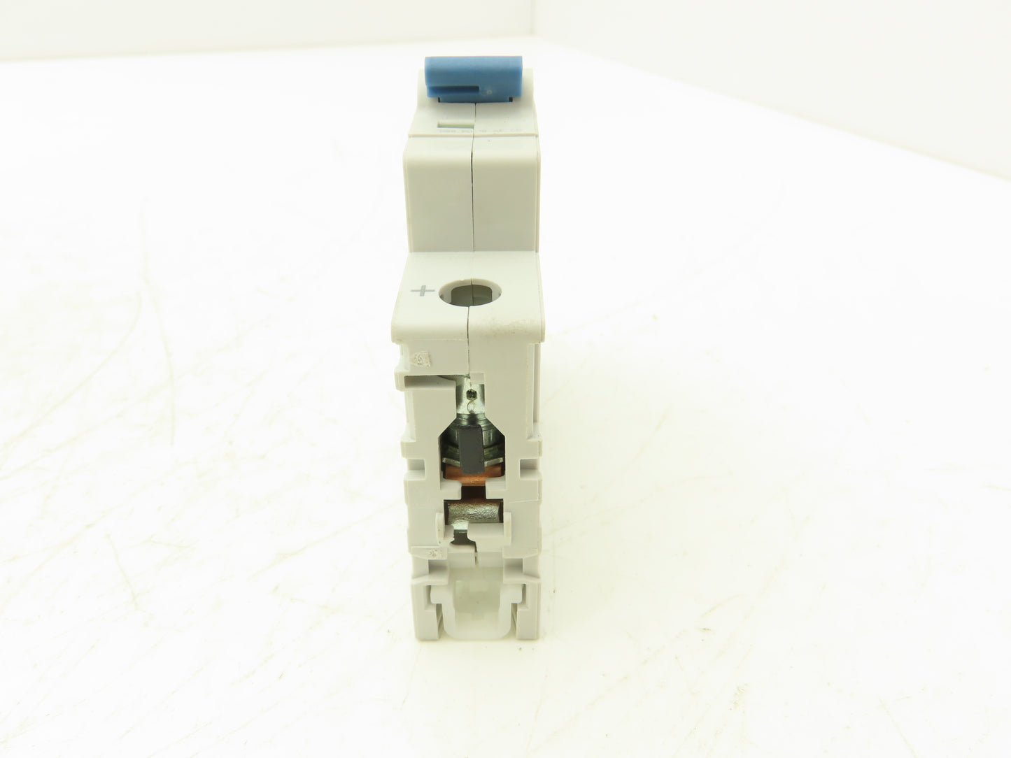 Allen Bradley 1492-D1C080 Mini Circuit Breaker 8A 1-Pole 220V 1PH Ser D Lot of 2