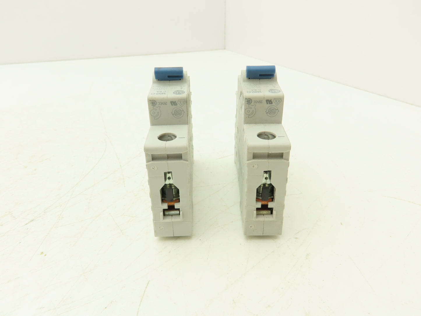 Allen Bradley 1492-D1C060 Mini Circuit Breaker 6A 1-Pole 220V 1PH Ser D Lot of 2