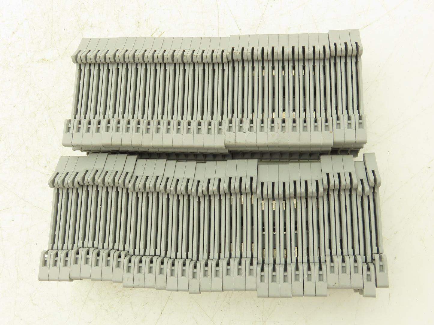 Eaton UT 2.5-4 Feed-Through Terminal Block Gray 4 Wire 150V 20A 2.5mm² Lot of 60