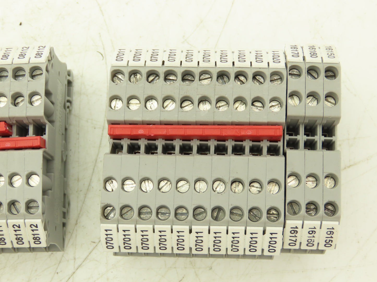 Eaton UT 2.5-4 Feed-Through Terminal Block Gray 4 Wire 150V 20A 2.5mm² Lot of 60