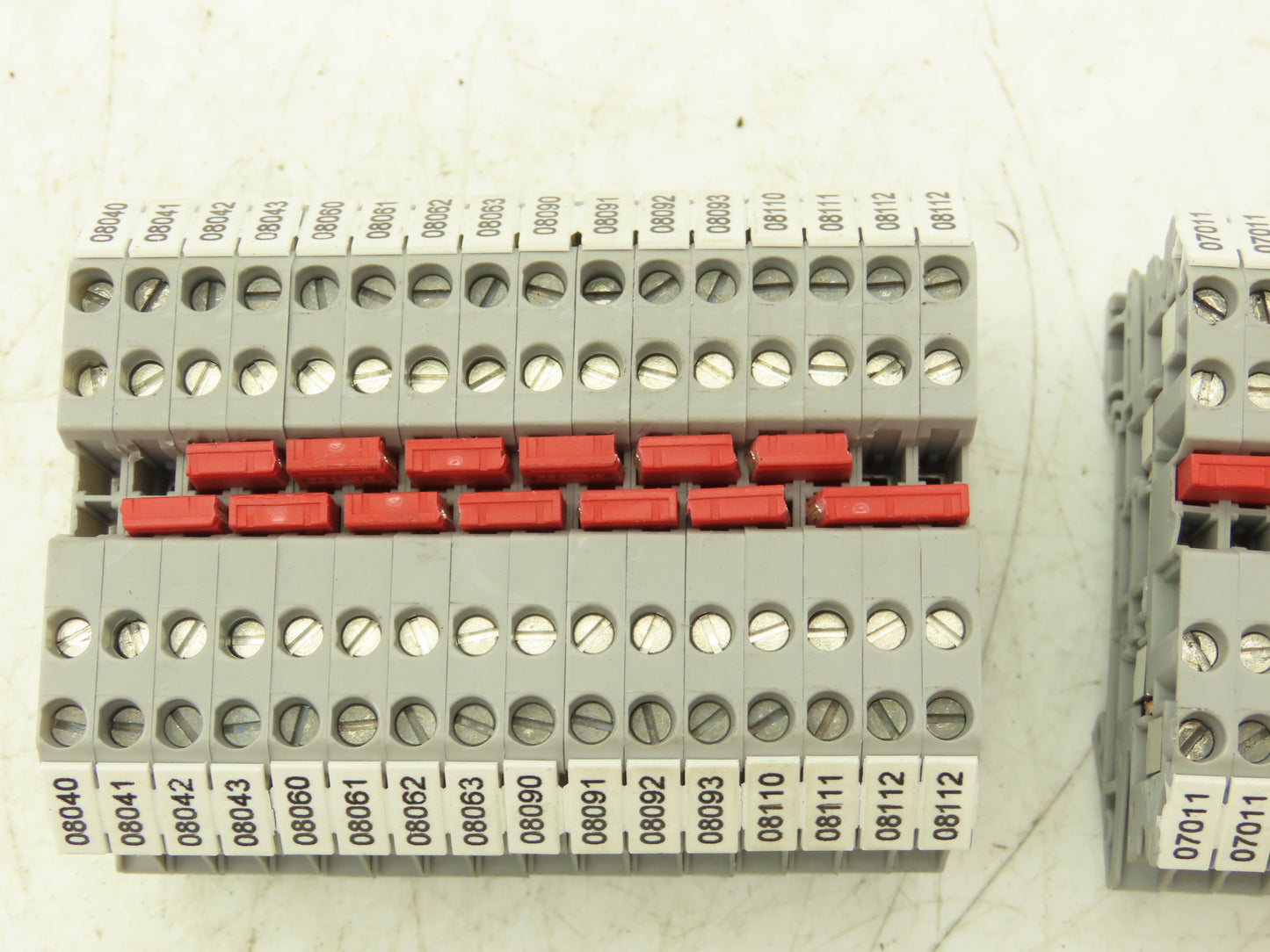 Eaton UT 2.5-4 Feed-Through Terminal Block Gray 4 Wire 150V 20A 2.5mm² Lot of 60