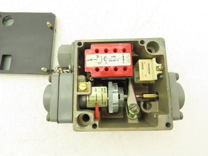 Square D 9012 GJW-1 Differential Pressure Switch 15-825 PSI Difference Ser C