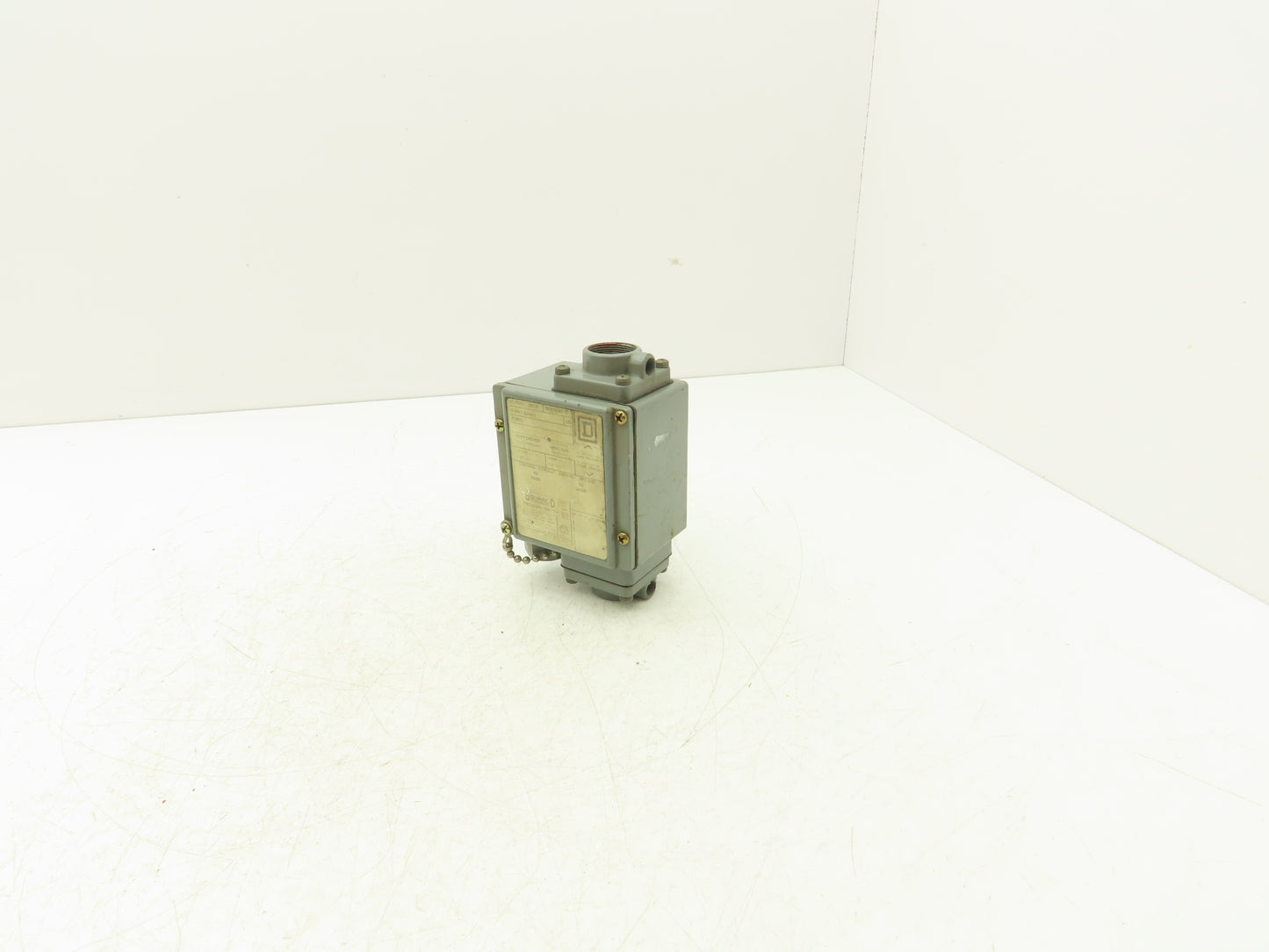 Square D 9012 GJW-1 Differential Pressure Switch 15-825 PSI Difference Ser C