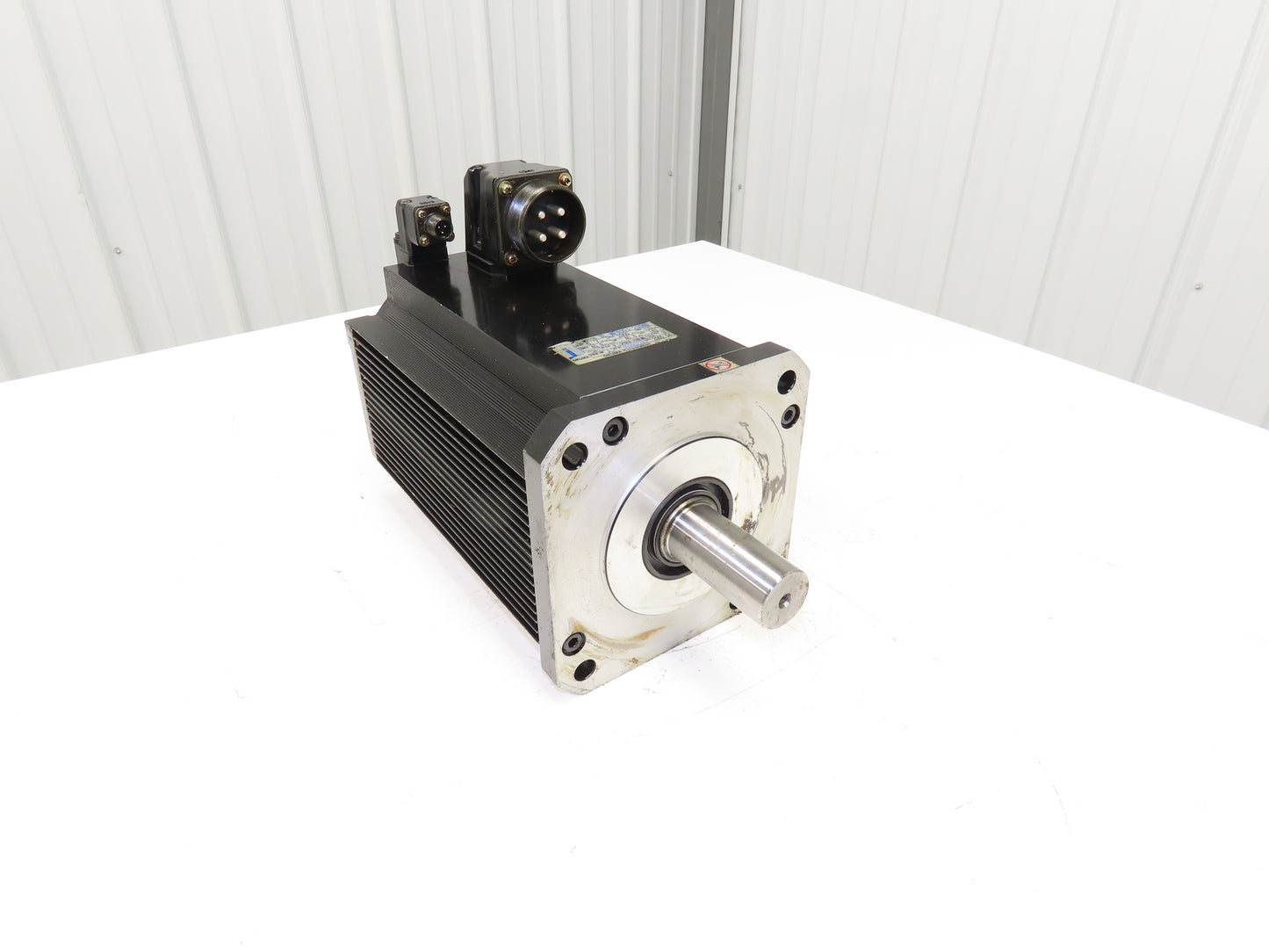 Okuma BL-MP400J-20SNB AC Servo Motor 6.7kW 2000 RPM 143V 40.8A 3PH With Encoder