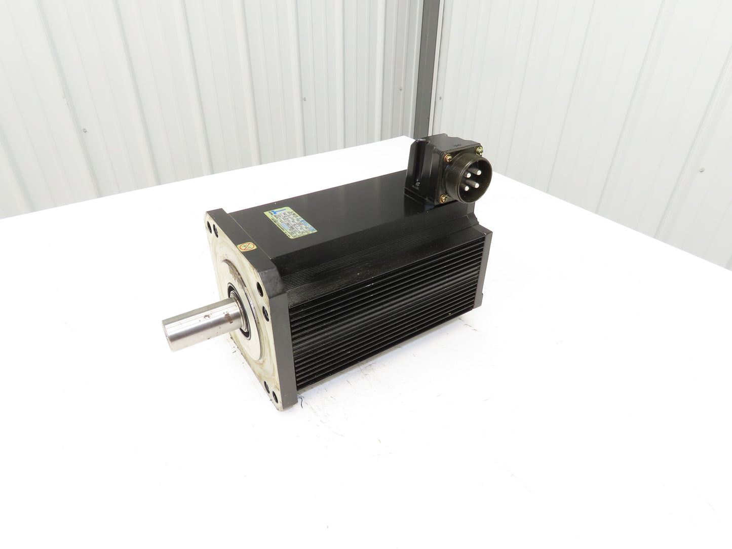 Okuma BL-MP400J-20SNB AC Servo Motor 6.7kW 2000 RPM 143V 40.8A 3PH With Encoder