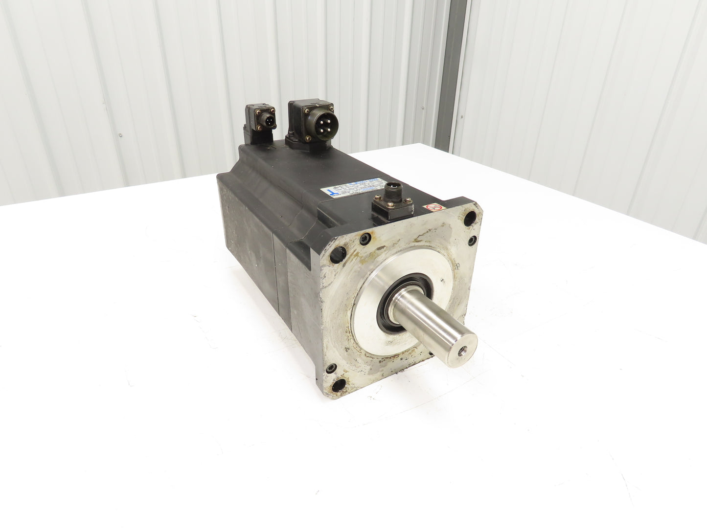 Okuma BL-MC300J-20SBA AC Servo Motor 6kW 2000 RPM 133V 28.6A 3PH With Encoder