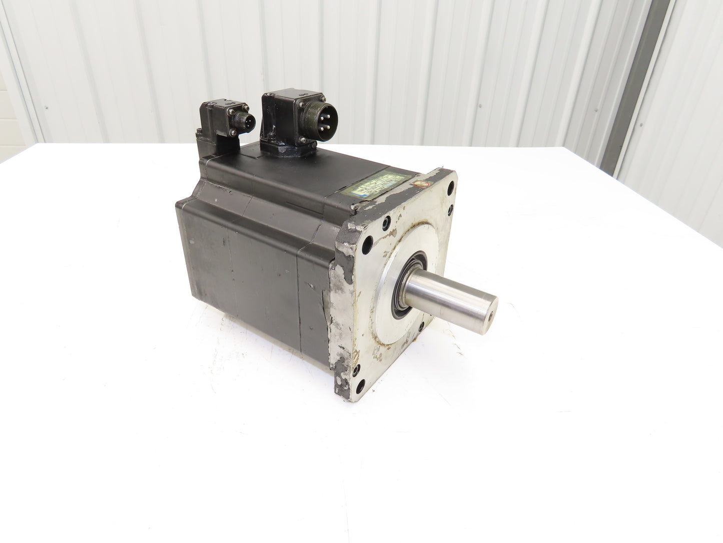 Okuma BL-MC200J-20SNA AC Servo Motor 4kW 2000 RPM 157V 16.2A 3PH With Encoder