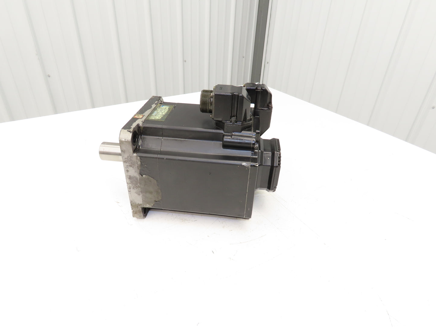 Okuma BL-MC200J-20SNA AC Servo Motor 4kW 2000 RPM 157V 16.2A 3PH With Encoder