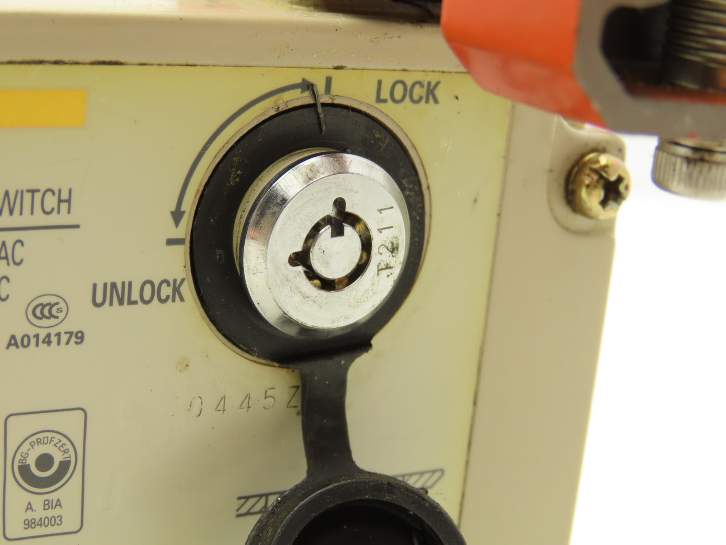 Omron D4BL-2DRG Solenoid Interlock Safety Door Switch 24VDC With Spring Latch