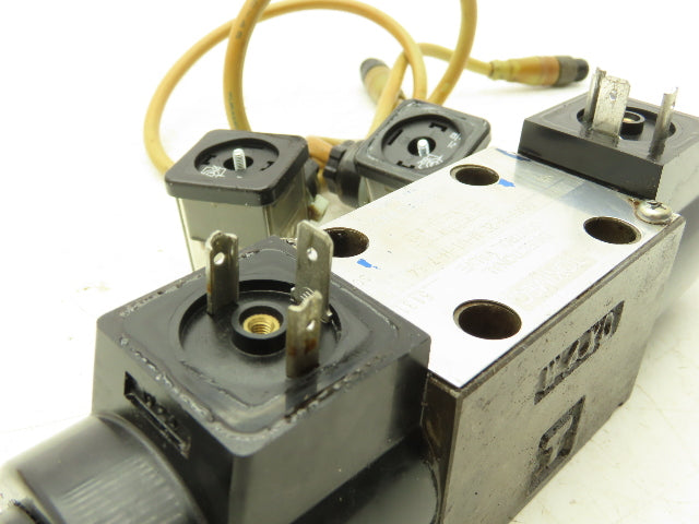 Tokimec DG4V-3-2C-M-U1-H-7-54 Directional Control Double Solenoid Valve 4/3 24V