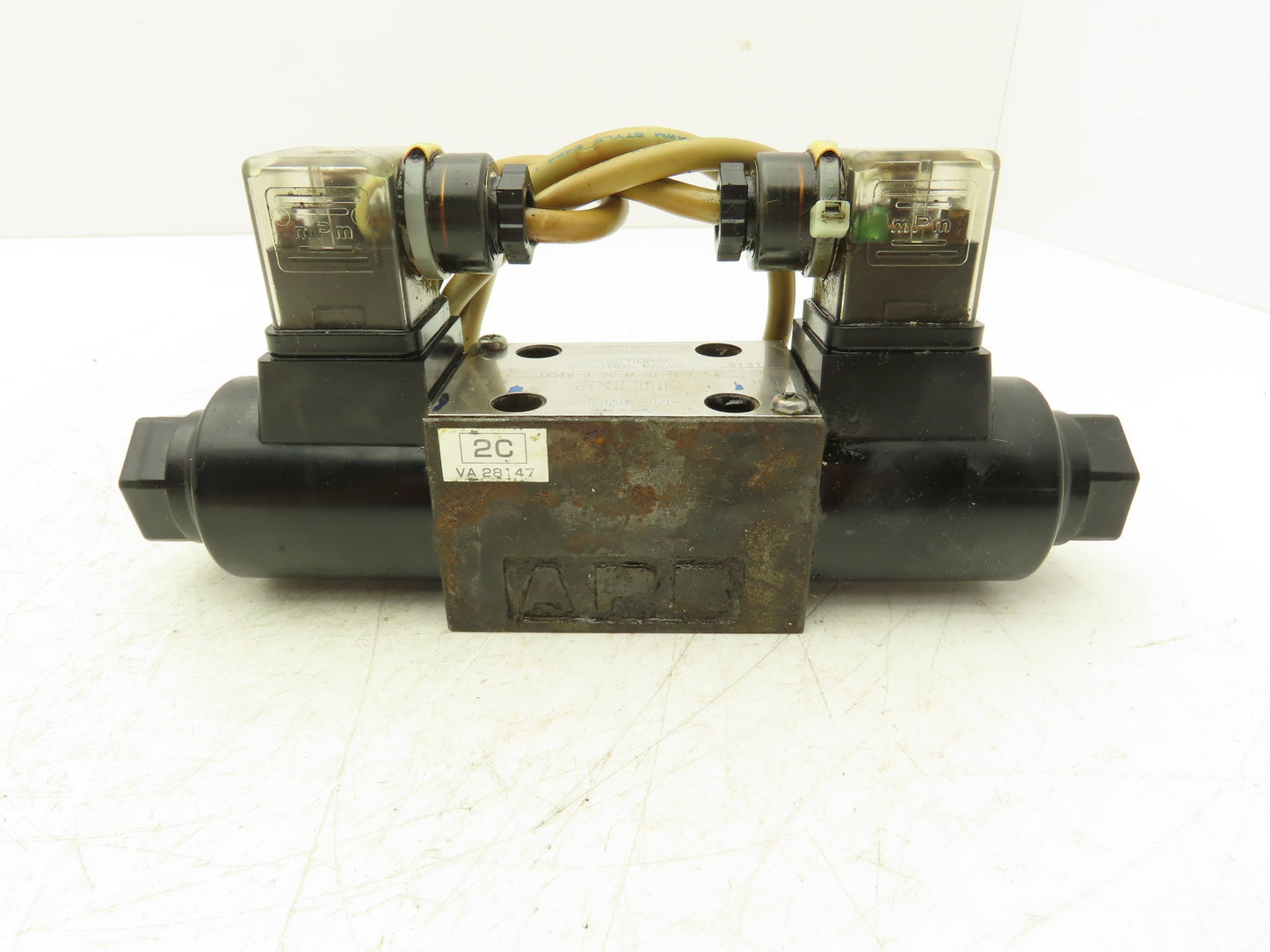 Tokimec DG4V-3-2C-M-U1-H-7-54 Directional Control Double Solenoid Valve 4/3 24V