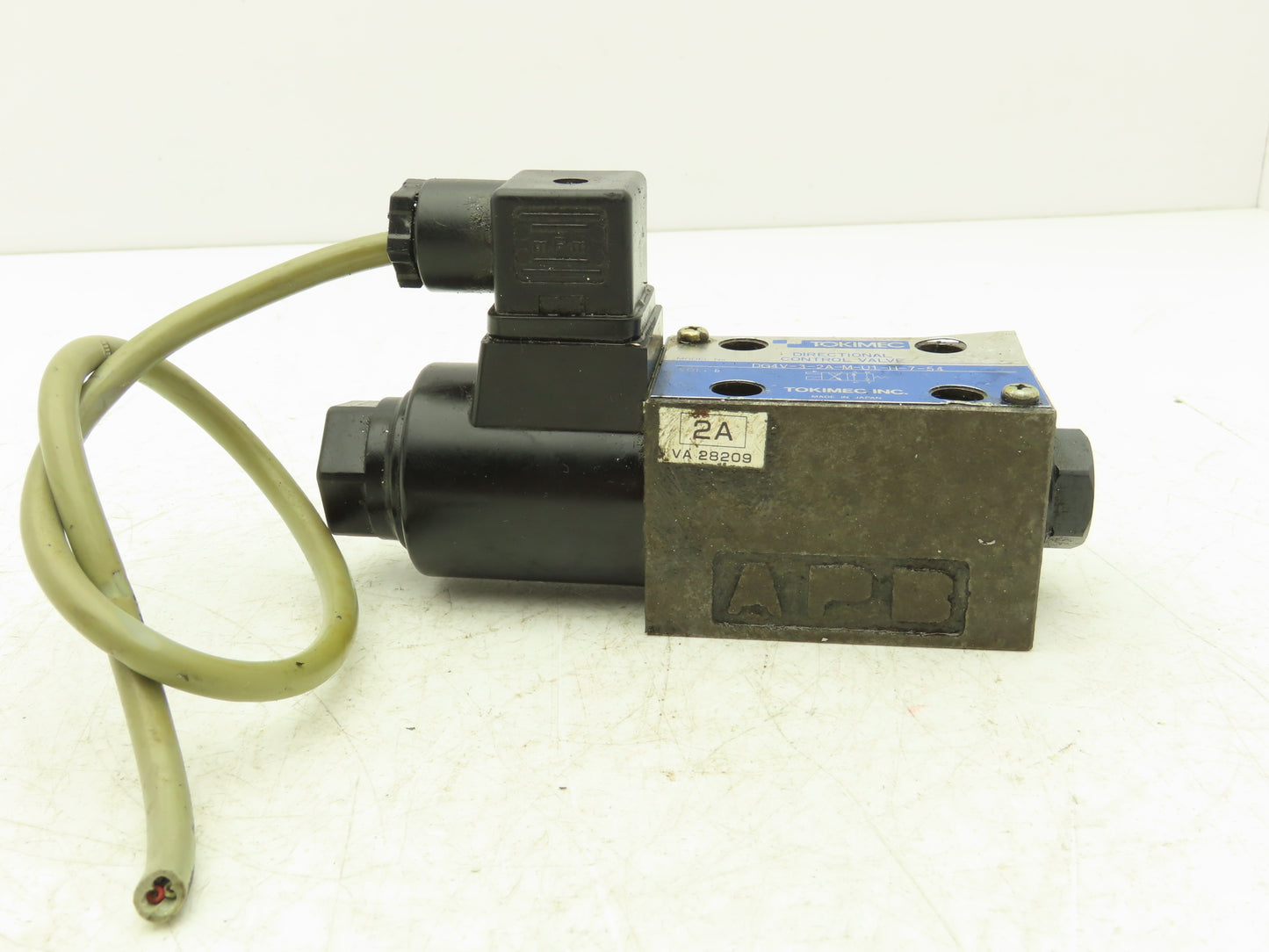 Tokimec DG4V-3-2A-M-U1-H-7-54 Directional Control Double Solenoid Valve 3/2 24V