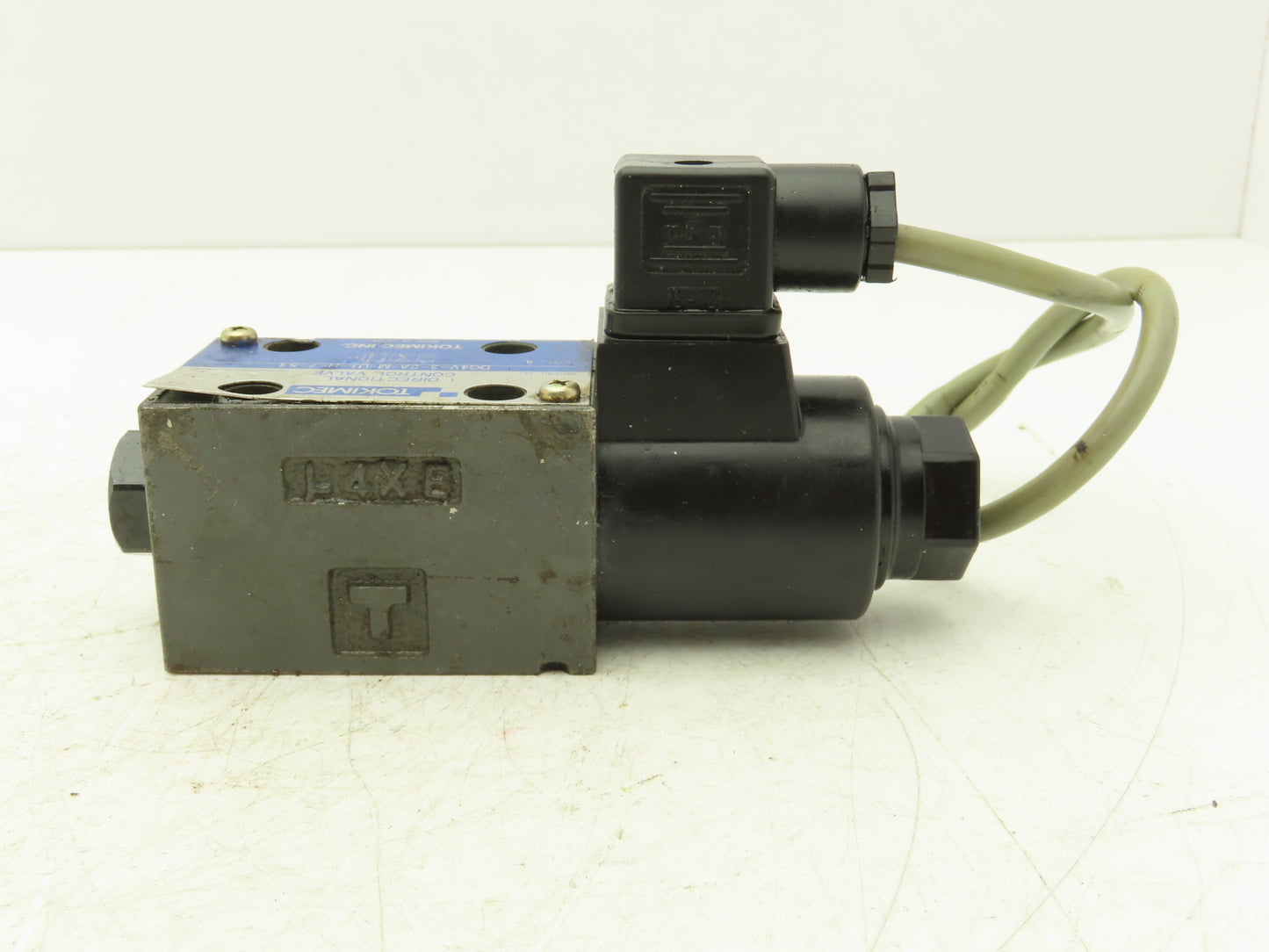 Tokimec DG4V-3-2A-M-U1-H-7-54 Directional Control Double Solenoid Valve 3/2 24V