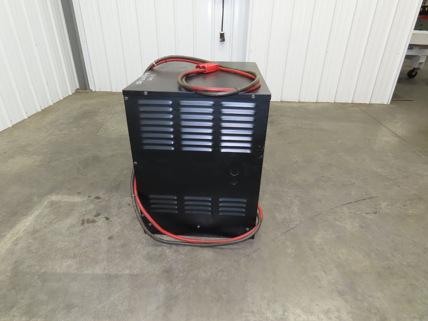 Douglas LP3B12 Legacy Forklift Battery Charger 24V 750Ah 135A 208/240/480V 3Ph