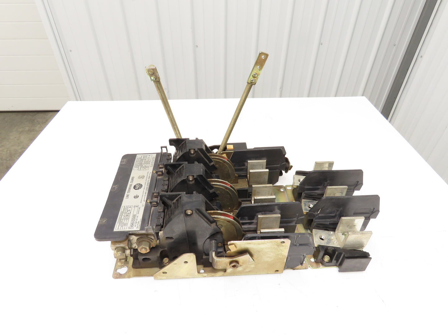 A-B 1494V-DS400 Rod Operated Safety Discconnect Switch 400A 575V 3ph 125Hp