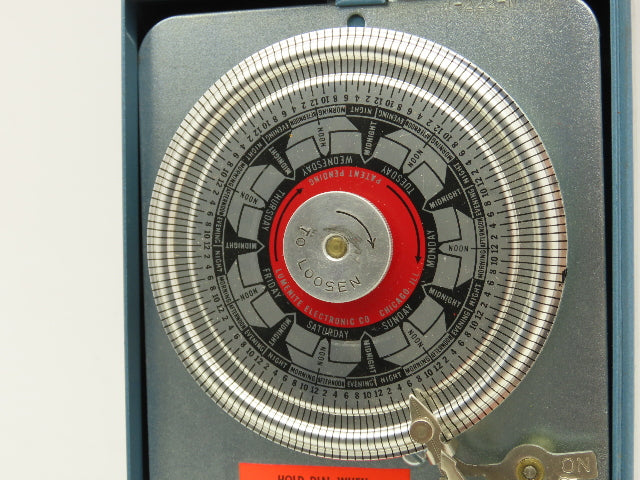 Lumenite Electronic W-222N Automatic Time Control 7 Day 220V 60Hz 15 Amp Vintage