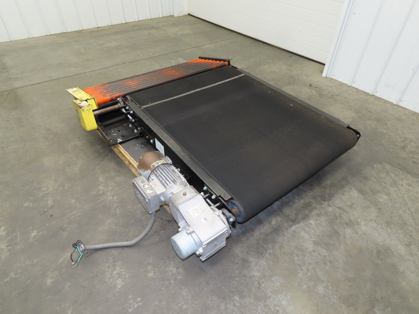 40"W x 48"L Pallet Conveyor 36" Grip Belt with Live Roller On Ramp 3PH 205FPM