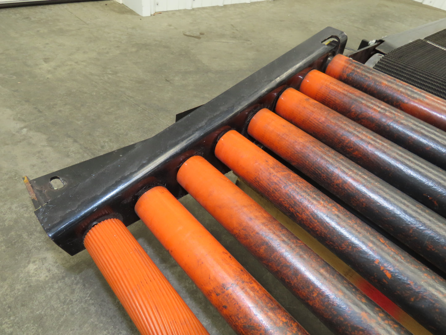 40"W x 48"L Pallet Conveyor 36" Grip Belt with Live Roller On Ramp 3PH 205FPM