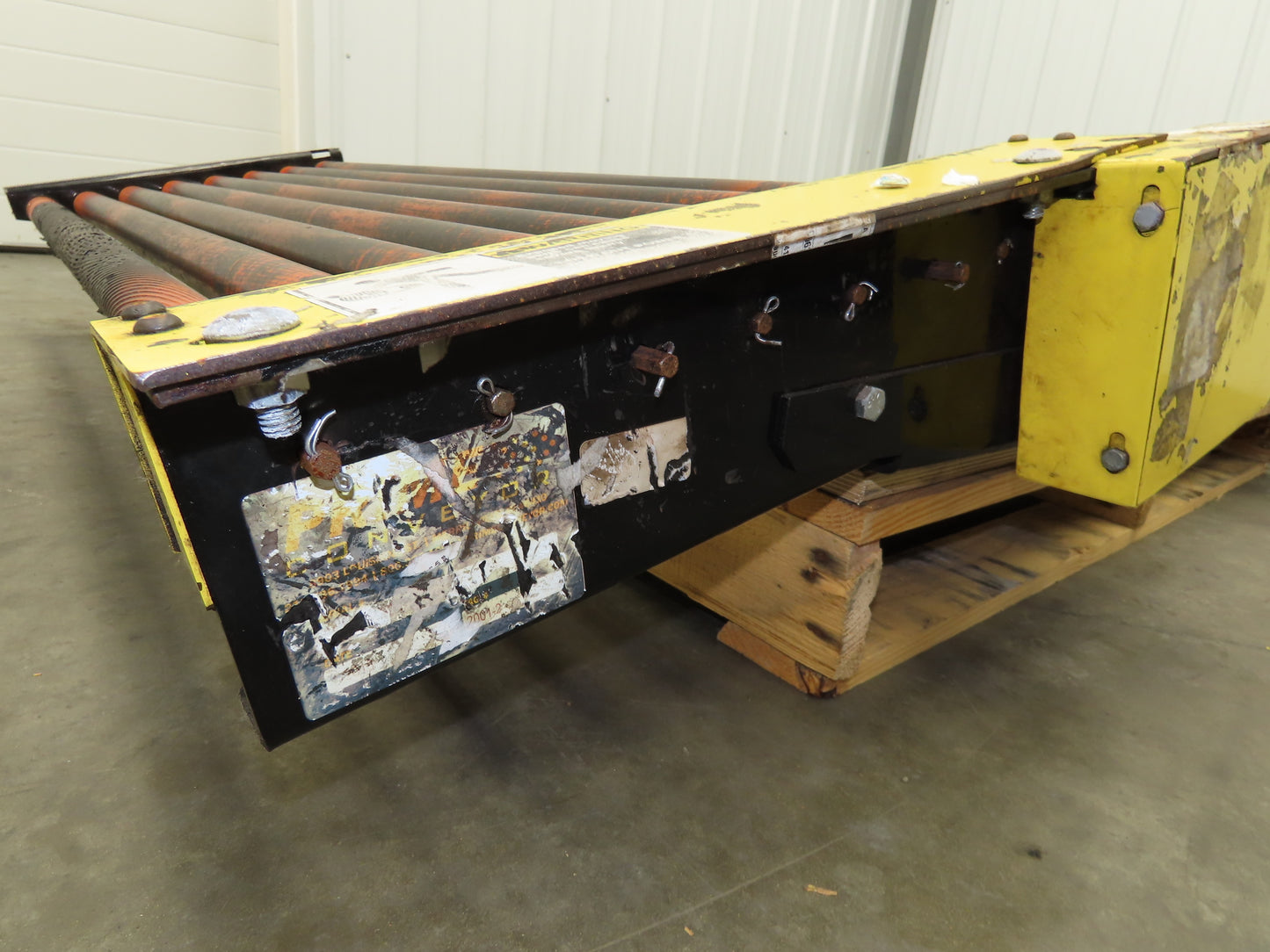 40"W x 48"L Pallet Conveyor 36" Grip Belt with Live Roller On Ramp 3PH 205FPM