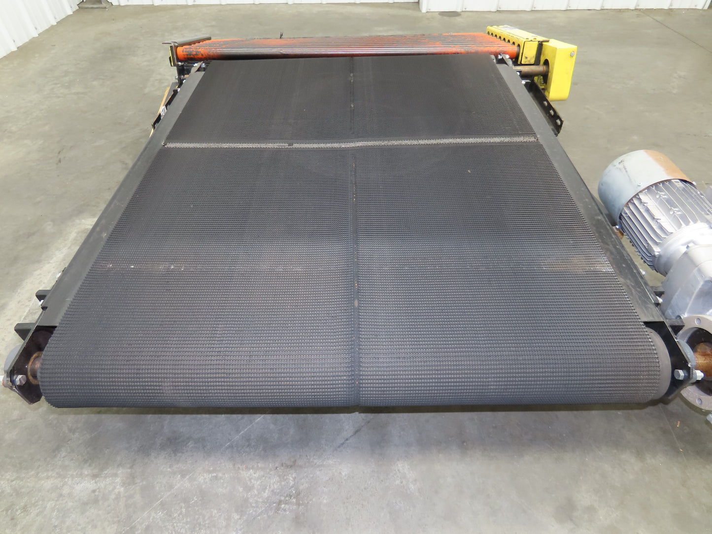 40"W x 48"L Pallet Conveyor 36" Grip Belt with Live Roller On Ramp 3PH 205FPM