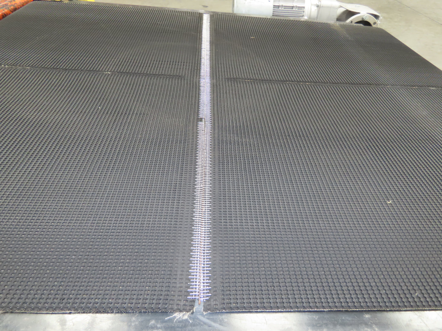 40"W x 48"L Pallet Conveyor 36" Grip Belt with Live Roller On Ramp 3PH 205FPM