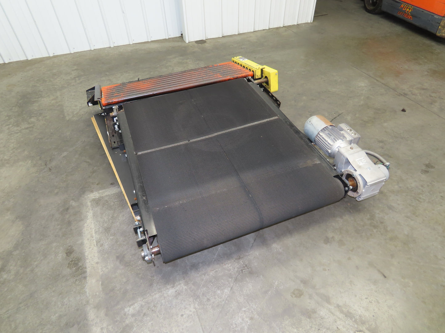 40"W x 48"L Pallet Conveyor 36" Grip Belt with Live Roller On Ramp 3PH 205FPM