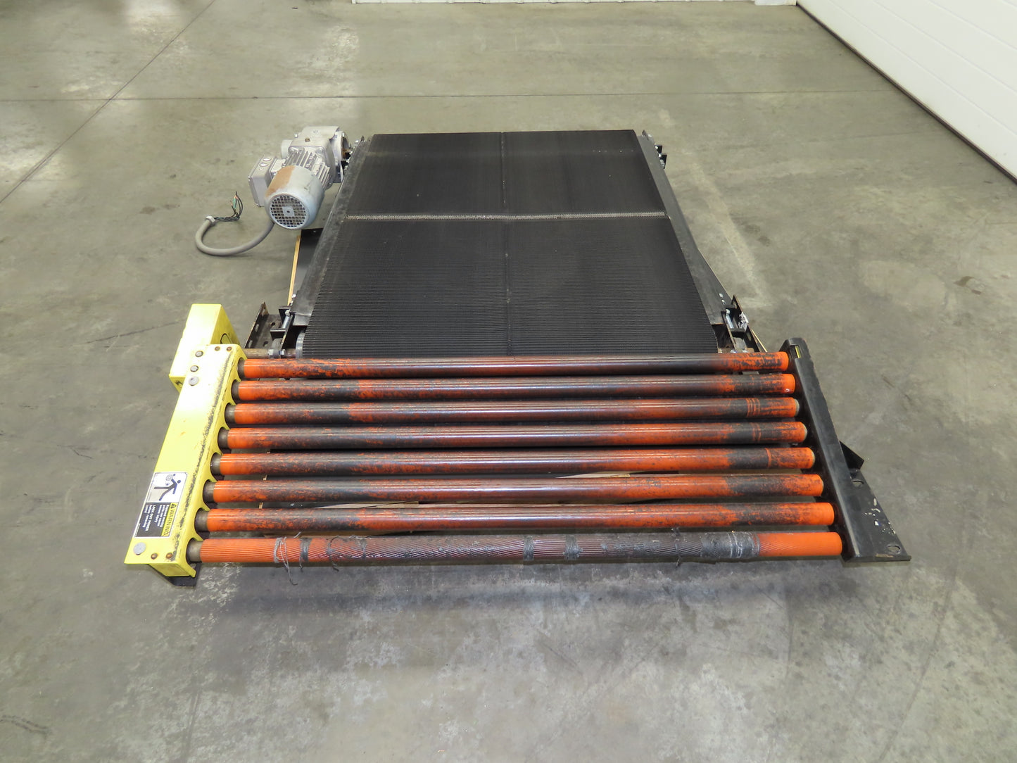 40"W x 48"L Pallet Conveyor 36" Grip Belt with Live Roller On Ramp 3PH 205FPM