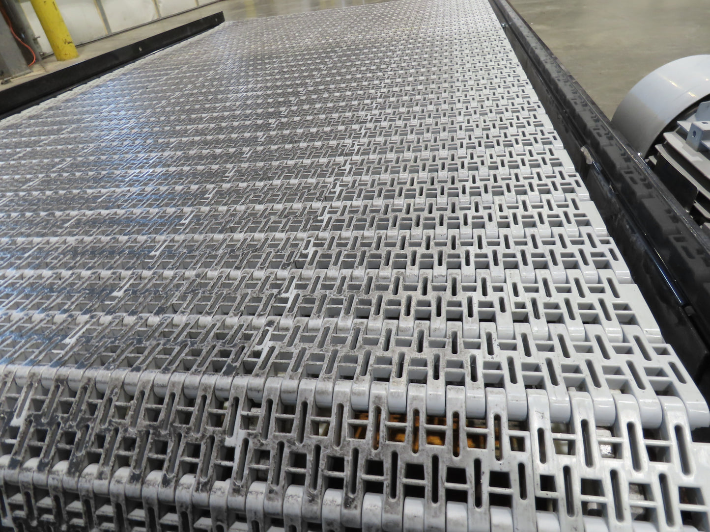 Hytrol 42"x 6'L MatTop Belt Conveyor 39"BF w/Gravity Roller Off Ramp 3PH 205FPM