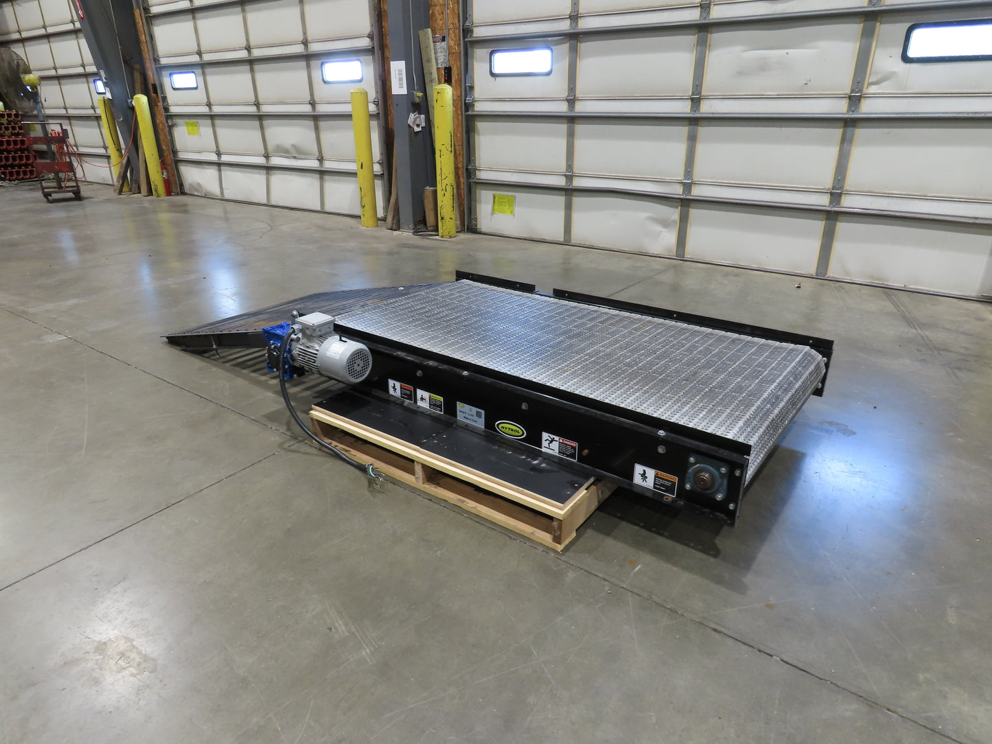 Hytrol 42"x 6'L MatTop Belt Conveyor 39"BF w/Gravity Roller Off Ramp 3PH 205FPM