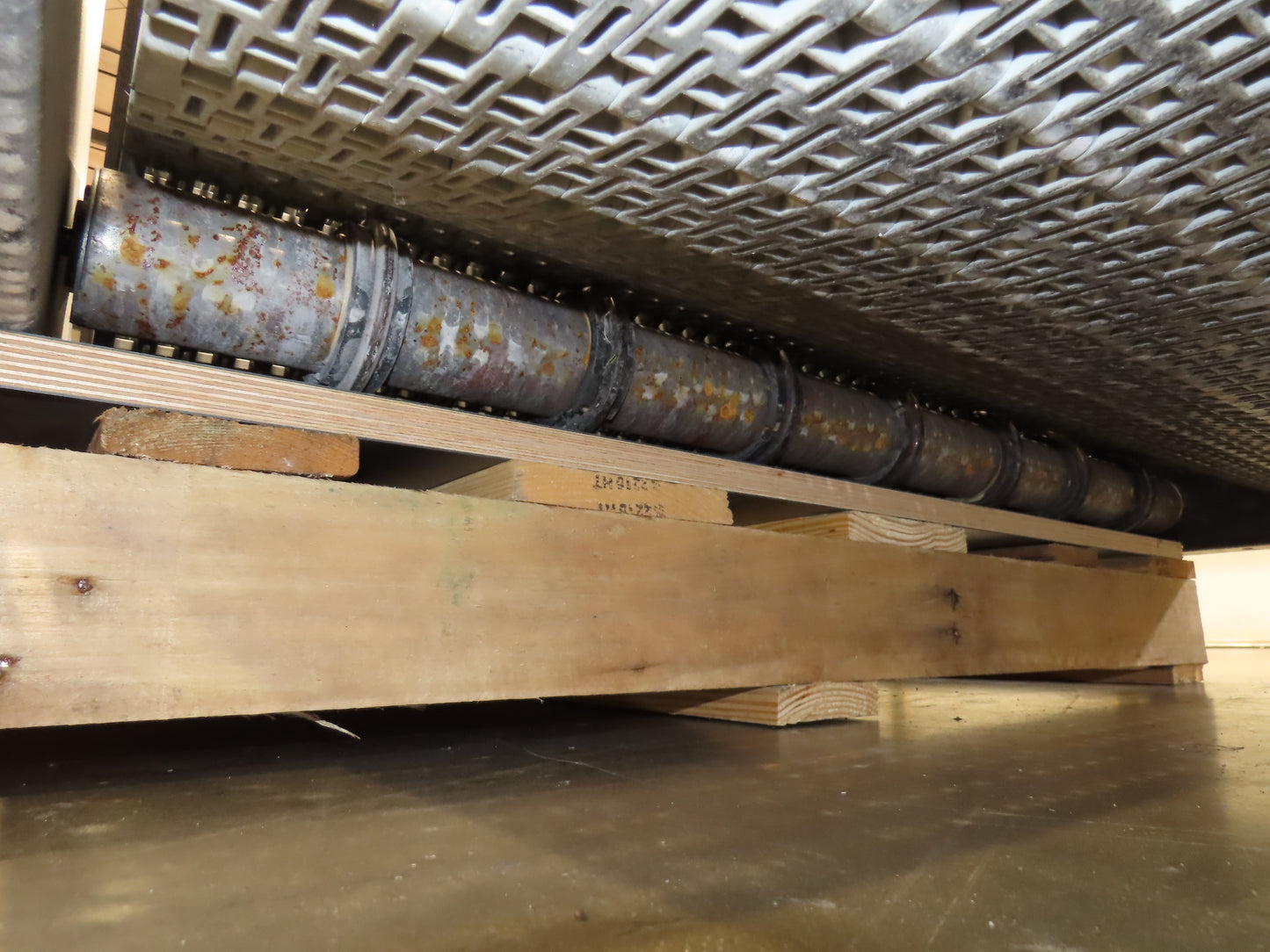 Hytrol 42"x 6'L MatTop Belt Conveyor 39"BF w/Gravity Roller Off Ramp 3PH 205FPM