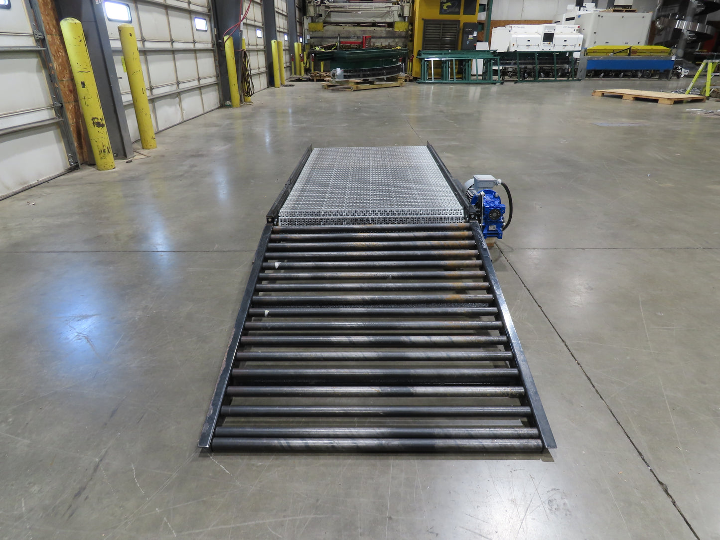 Hytrol 42"x 6'L MatTop Belt Conveyor 39"BF w/Gravity Roller Off Ramp 3PH 205FPM