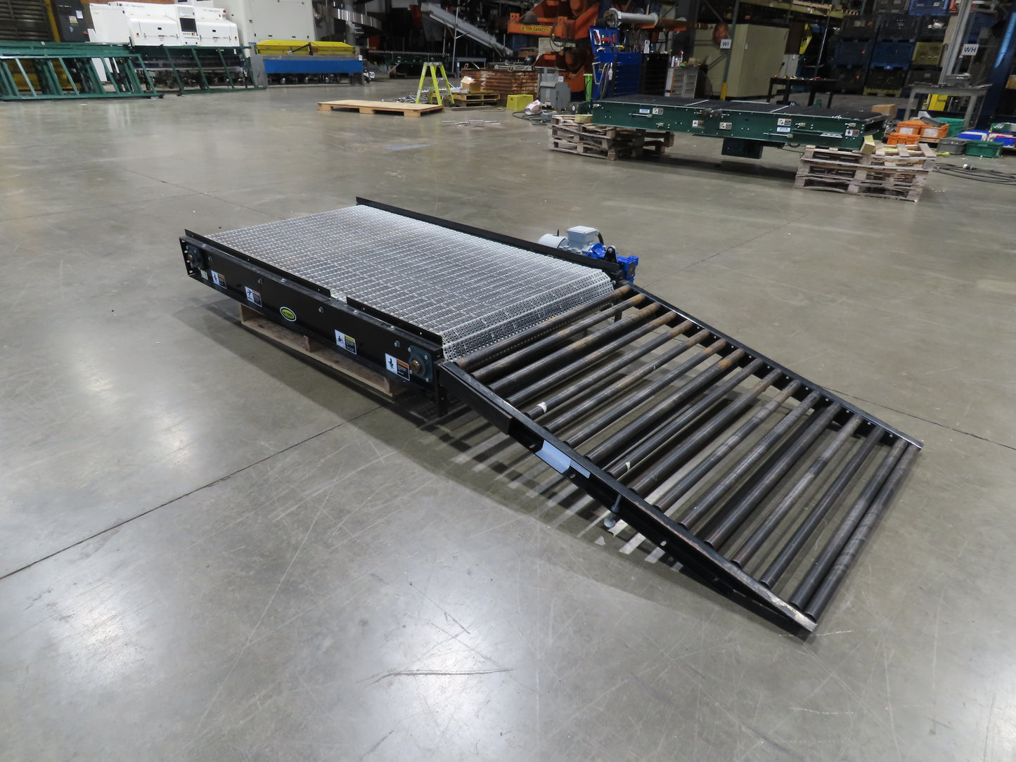 Hytrol 42"x 6'L MatTop Belt Conveyor 39"BF w/Gravity Roller Off Ramp 3PH 205FPM