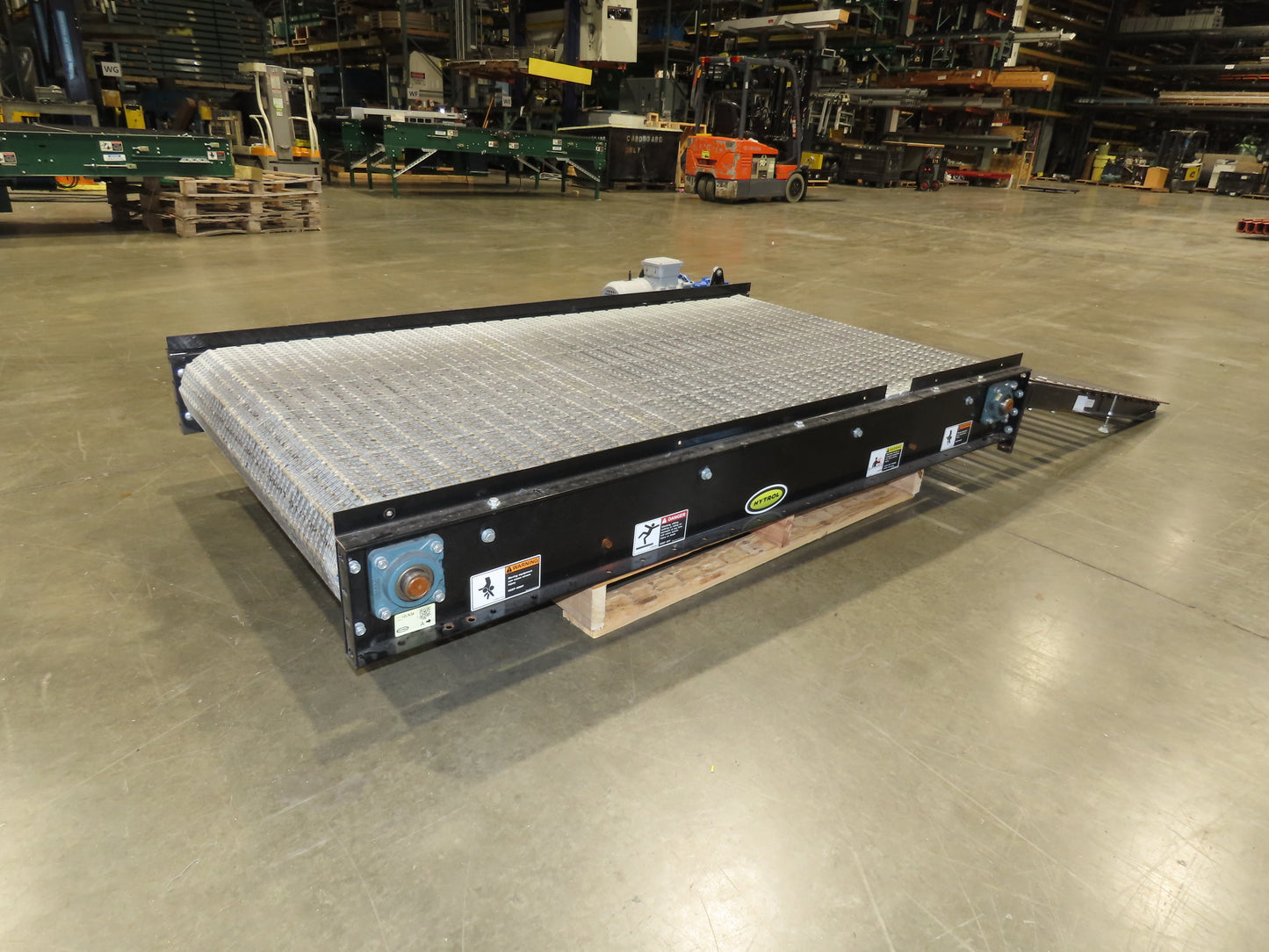 Hytrol 42"x 6'L MatTop Belt Conveyor 39"BF w/Gravity Roller Off Ramp 3PH 205FPM