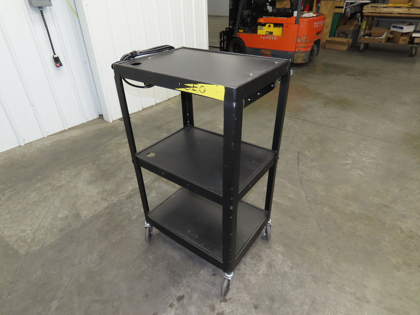 Uline H4607 Mobile Workstation Computer Cart w/Power Strip 26x20"x 29-42"H Black